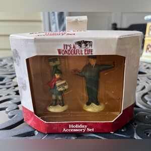 NIB Enesco It's a Wonderful Life Policeman and Newsboy Holiday Accessory Set